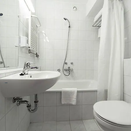 Hunguest Helikon Otel 3*